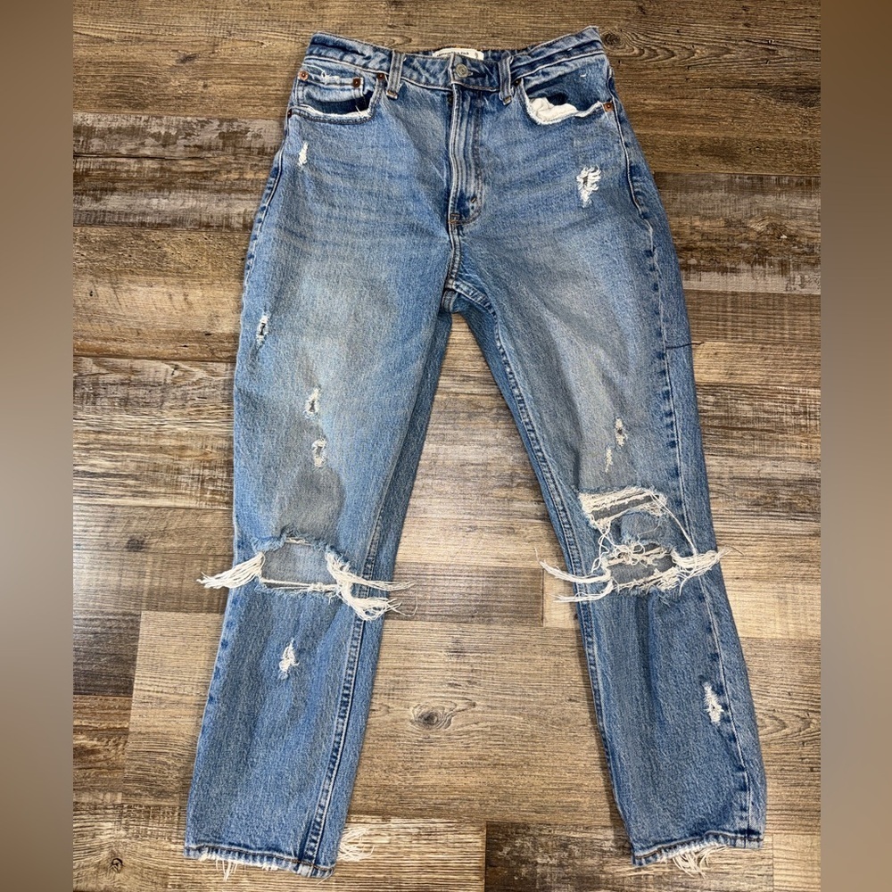 Abercrombie Curve Love High Rise Mom Jeans Distressed‎ 26/2 Distressed Hem